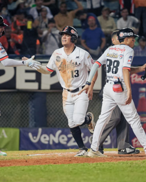 Águilas cortó su mala racha con triunfo clave sobre Leones