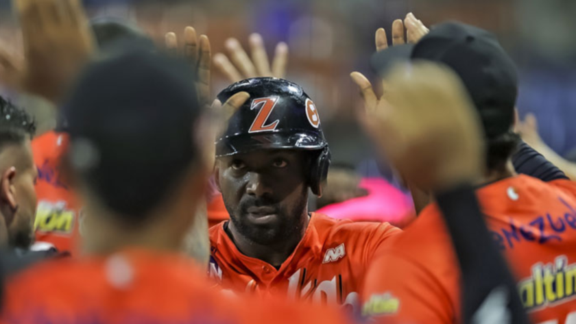 Águilas cortó su mala racha con una agónica victoria sobre Tiburones