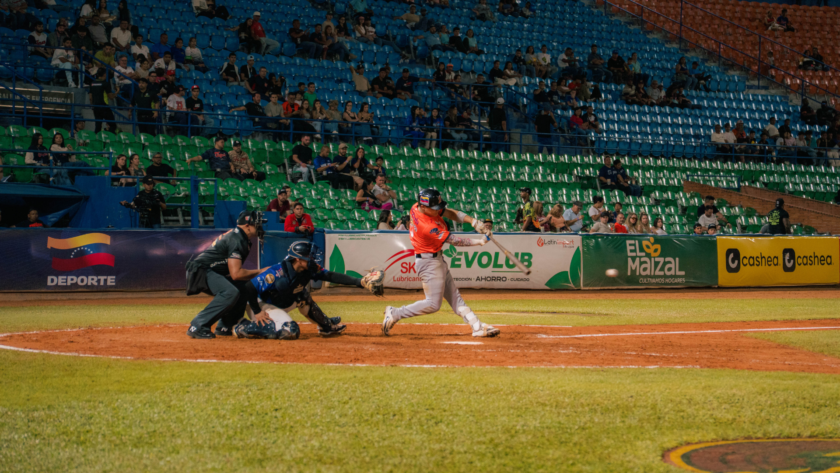 Águilas domó a Tigres en la noche histórica de Silvino Bracho