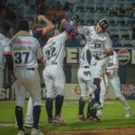 Águilas se impuso a Leones con un hermético trabajo de su bullpen