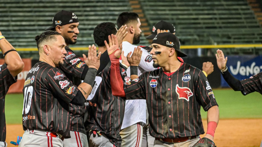 Cardenales impuso su vuelo con remontada frente a Caribes