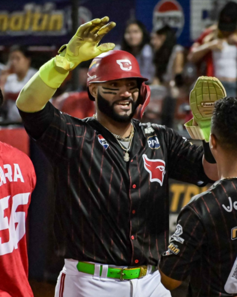 Cardenales picoteó a unas Águilas que van en caída libre