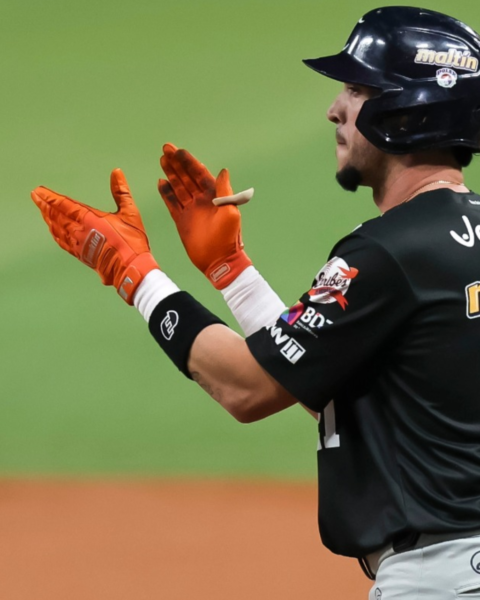 Caribes se impone y mantiene a Leones en el foso