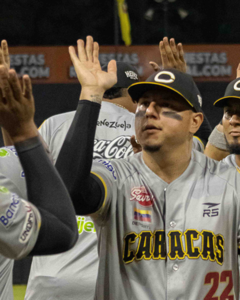 Leones rugió y silenció los bates de Tiburones