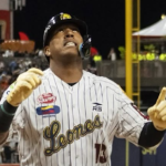 Leones se impone en «El Monumental» y frena a Magallanes