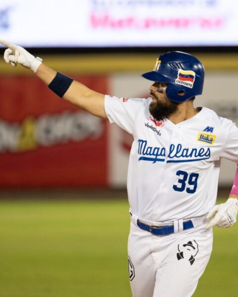 Magallanes supera con poder y carácter a Tiburones en Valencia
