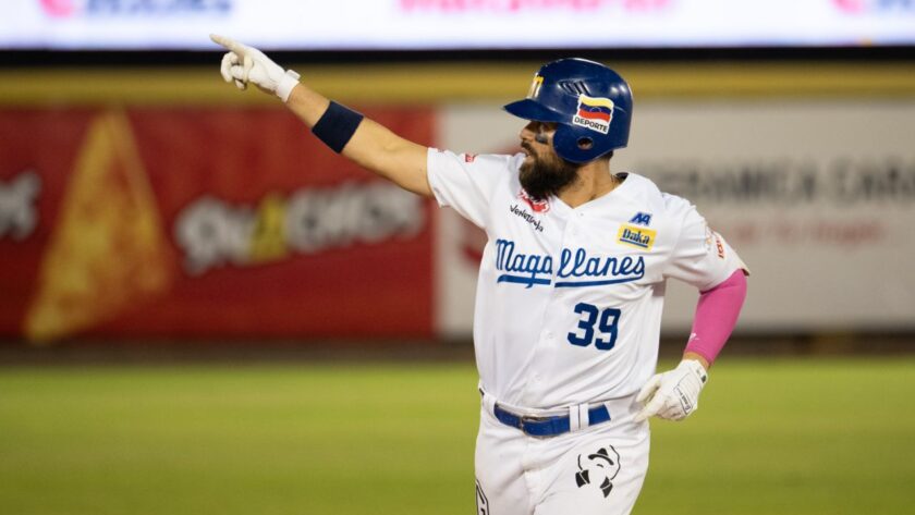 Magallanes supera con poder y carácter a Tiburones en Valencia