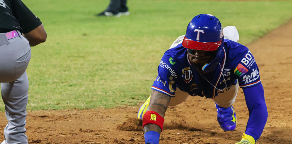 Tiburones remontó ante Caribes y se metió a la zona de clasificación