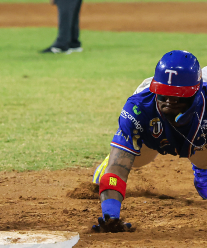 Tiburones remontó ante Caribes y se metió a la zona de clasificación