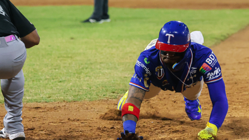 Tiburones remontó ante Caribes y se metió a la zona de clasificación
