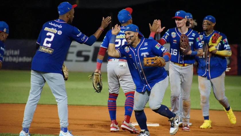 Tiburones se llevó un agónico triunfo sobre Tigres