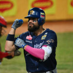Renato Núñez hace historia y Magallanes arrolla a Bravos