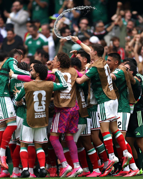 México abrió el Grupo A con victoria sobre Sudáfrica