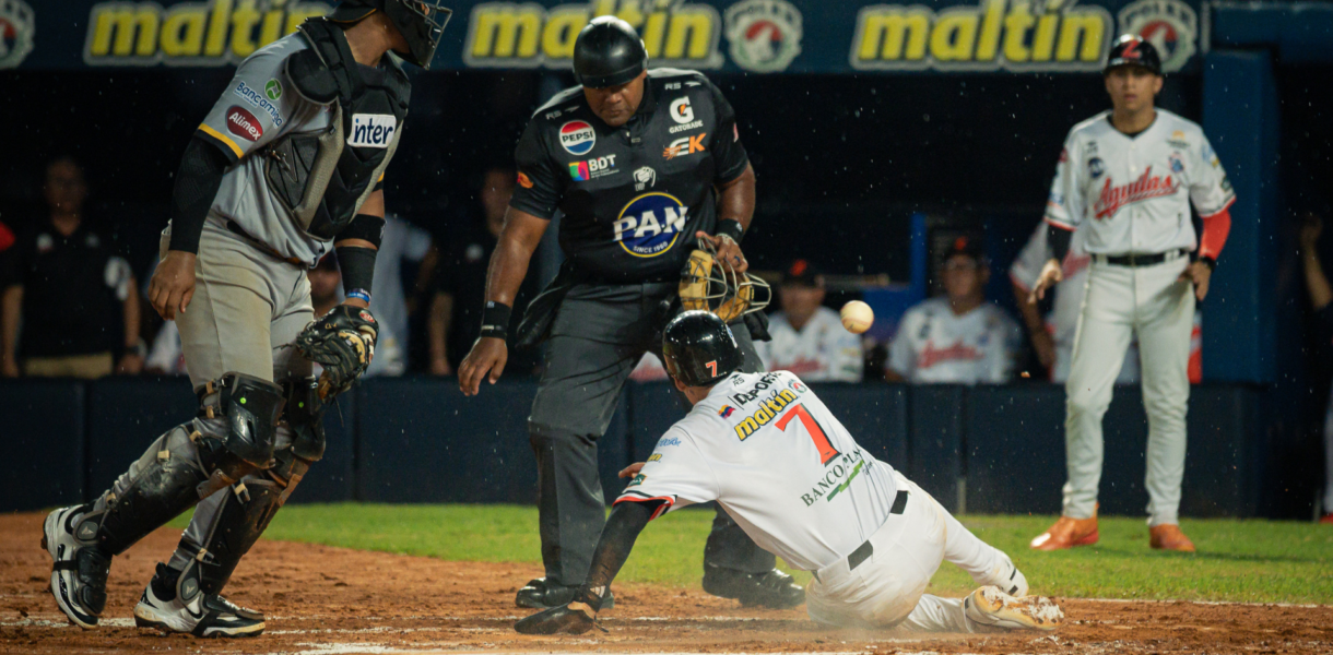 Águilas blanqueó a Leones en el estreno de Guillermo Quiroz