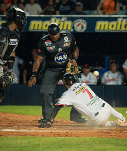 Águilas blanqueó a Leones en el estreno de Guillermo Quiroz