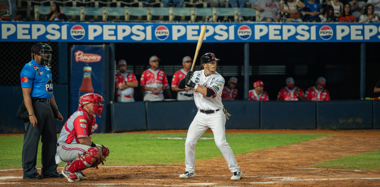 Águilas dejó en blanco a Cardenales en el inicio de la serie