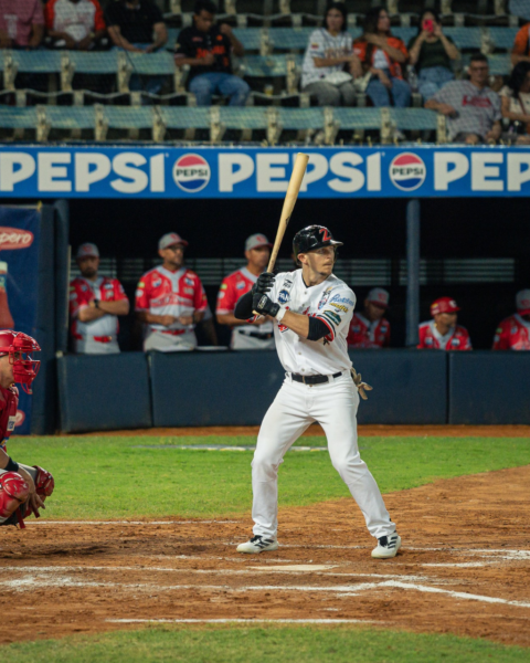 Águilas dejó en blanco a Cardenales en el inicio de la serie