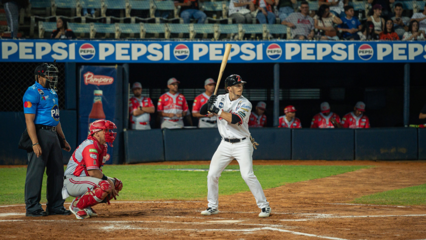 Águilas dejó en blanco a Cardenales en el inicio de la serie