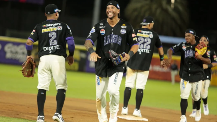 Bravos derrotó y tumbó a Cardenales de la cima