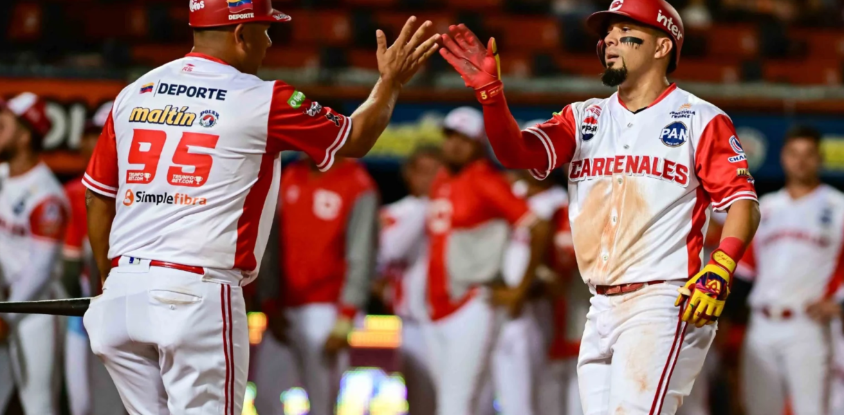 Cardenales desplumó a las Águilas a punta de batazos