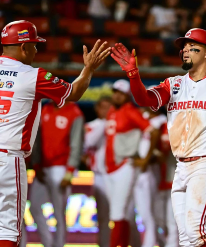 Cardenales desplumó a las Águilas a punta de batazos