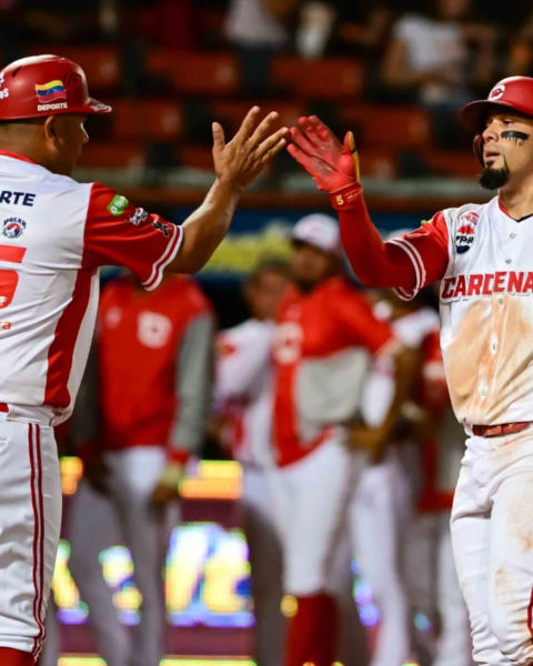 Cardenales desplumó a las Águilas a punta de batazos