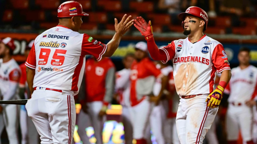 Cardenales desplumó a las Águilas a punta de batazos