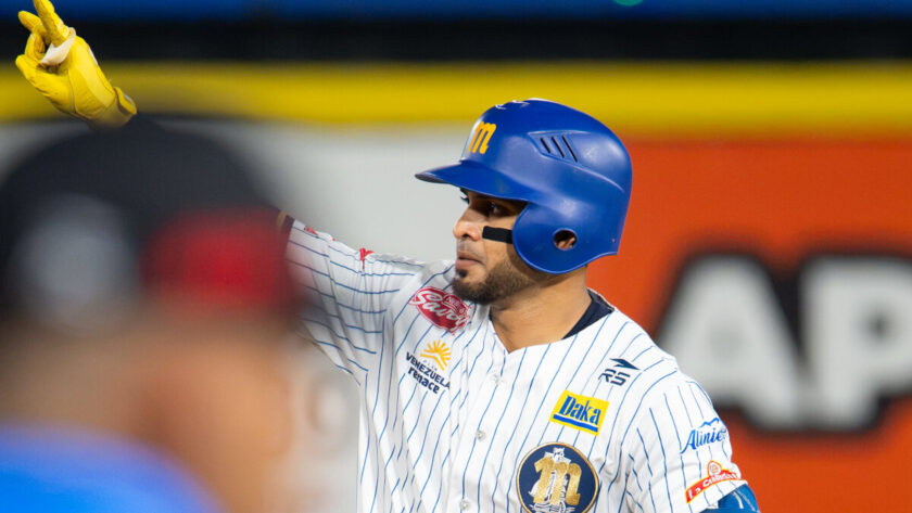 Magallanes derrotó a Caribes con Ángel Reyes haciendo historia