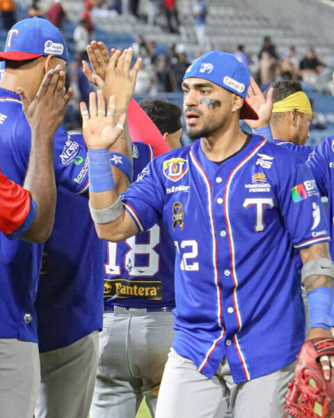 Magallanes sufre otra dura derrota ante Tiburones