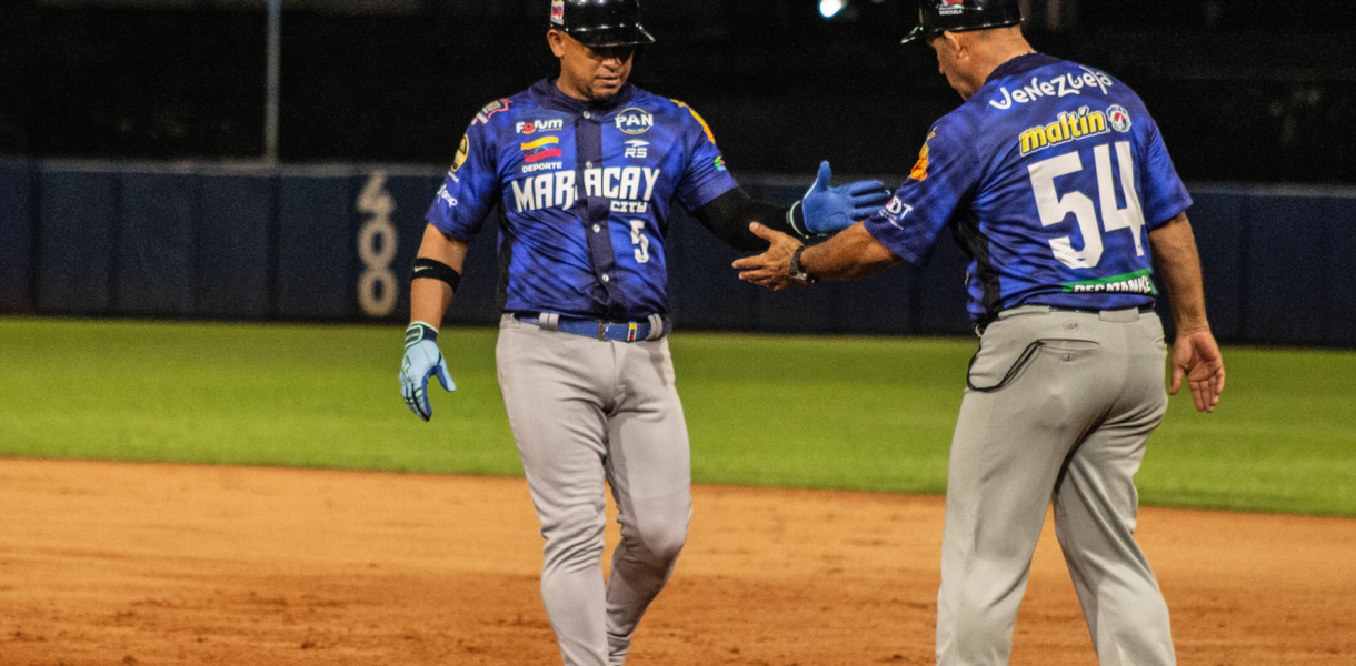 Tigres pegó primero ante Caribes en Puerto La Cruz