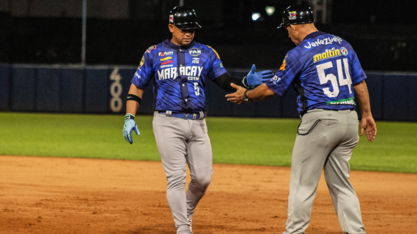 Tigres pegó primero ante Caribes en Puerto La Cruz